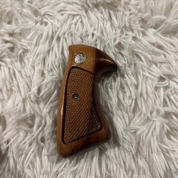 Smith And Wesson OEM Round Butt Wood Grips Checkered - Picture 2 of 6